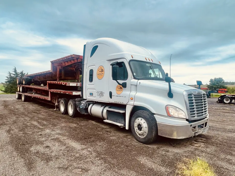 Infiniti Logistics 2.0, LLC truck and trailer